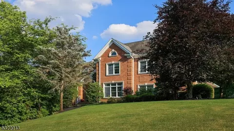 3 Kensington Ct, Warren, NJ 07059