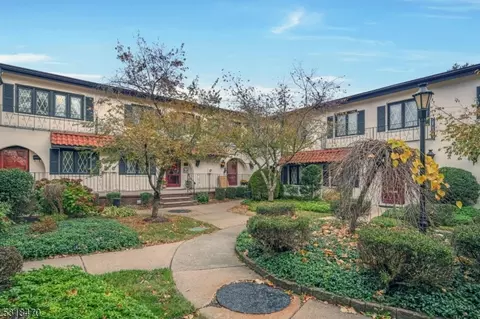 14 Dorado Dr # E, Morristown, NJ 07960