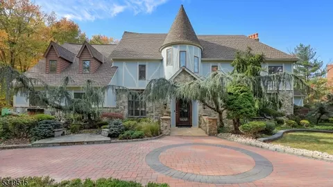 4 Yorkshire Ct, Warren, NJ 07059