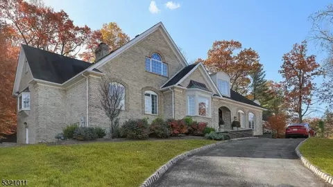 18 Nottingham Way, Warren, NJ 07059