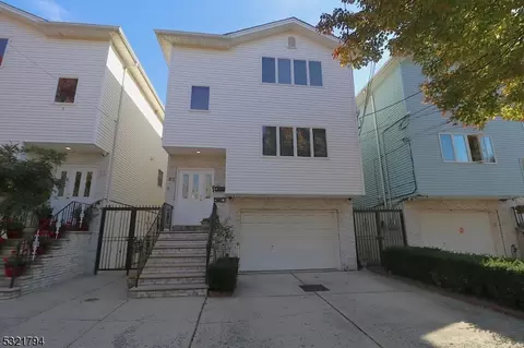 82 Somme St, Newark, NJ 07105