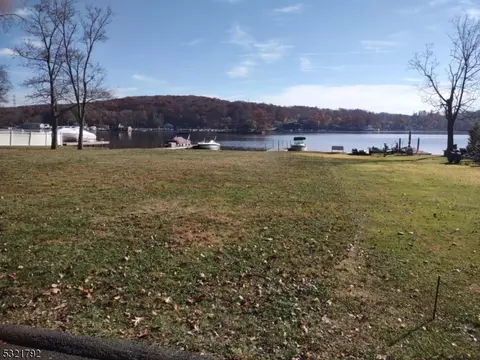 17-19 Shore Rd, Jefferson Twp, NJ 07849