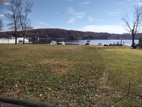 17-19 Shore Rd, Jefferson Twp, NJ 07849
