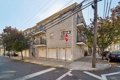 33-39 Downing St, Newark, NJ 07105