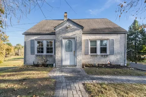 16 Plennert Rd, Flemington, NJ 08822