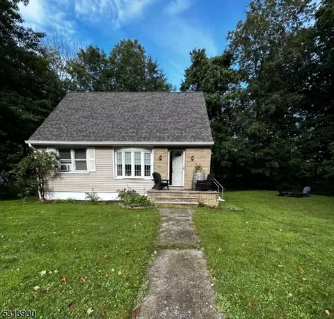 9 Spruce St, Vernon Twp, NJ 07422