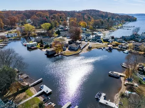 14 Benedict Dr, Jefferson, NJ 07849