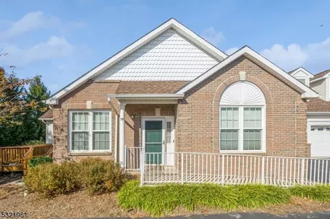 15 Suzanne Dr, Flemington, NJ 08822