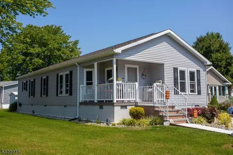 129 Donald Ct, Spotswood, NJ 08884