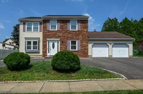 3 Juniper Ct, Edison, NJ 08820