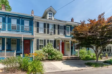 36 Buttonwood St, Lambertville, NJ 08530
