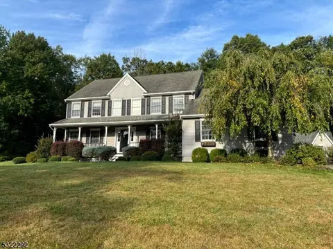 7 Sleepy Hollow Dr, Jefferson, NJ 07438