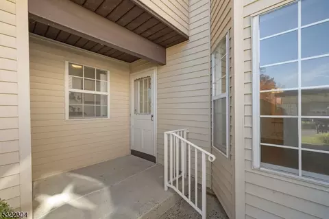 26 Daniel Webster Ave # B, Monroe Township, NJ 08831