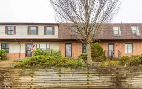 211 Riva Dr, Hackettstown, NJ 07840