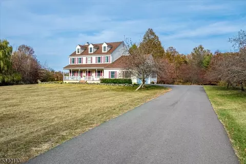 4 Carriage Trl, Princeton, NJ 08540