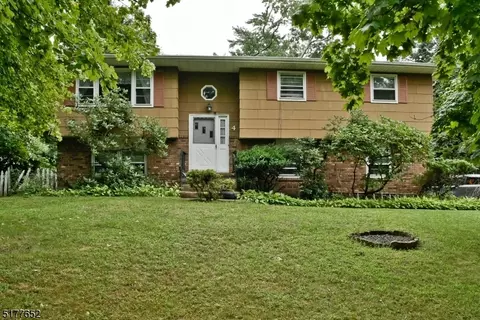 4 Horizon Dr, Roxbury Twp, NJ 07876