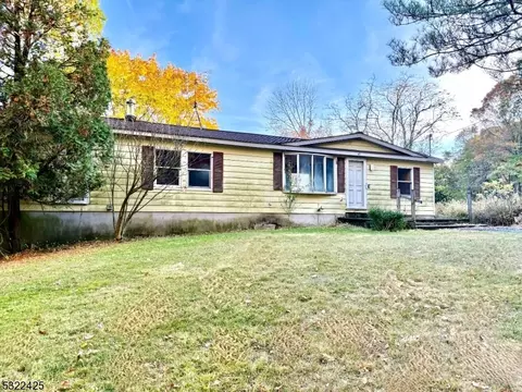 45 Pine St, Oxford, NJ 07863