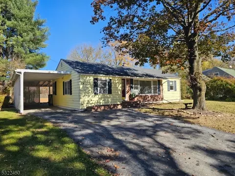 28 Titman Rd, Belvidere, NJ 07823