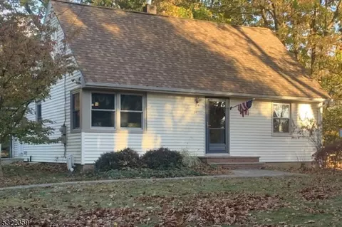 24 Ash St, Bernards, NJ 07920