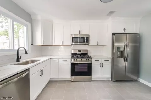 128 Holland Rd, Newark, NJ 07106