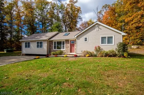 26 Longleaf Trl, Branchville, NJ 07826