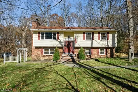 21 Elm Tree Rd, Vernon Twp, NJ 07422