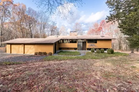 5 Artist View Ln, Blairstown, NJ 07825