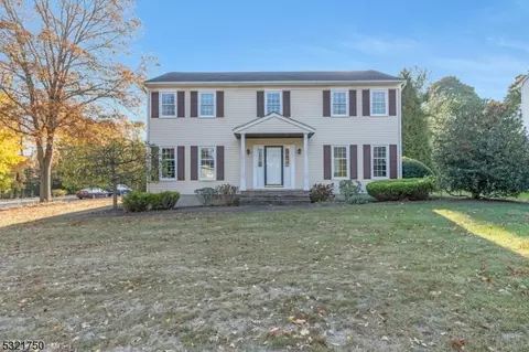 2 Druetzler Ct, Hanover, NJ 07981