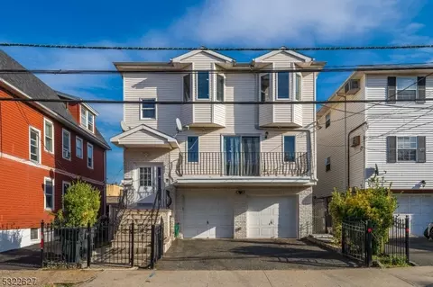 118 Race St, Elizabeth, NJ 07202