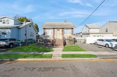 33 Union St Hm, Moonachie, NJ 07074