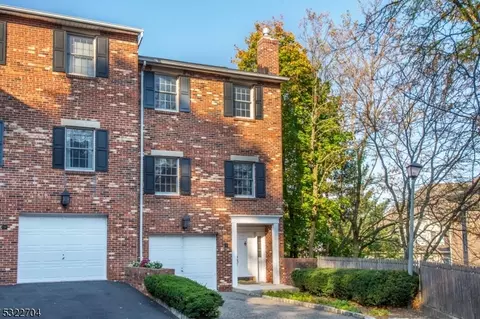 26 Magnolia Ln, Caldwell, NJ 07006