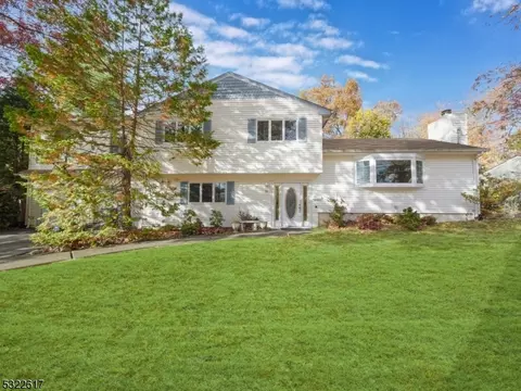 39 Braemar Dr, Wayne, NJ 07470