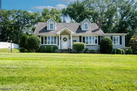 12 Samuel St, East Hanover, NJ 07936