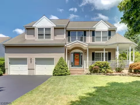 51 Lazarus Dr, Roxbury Twp, NJ 07852