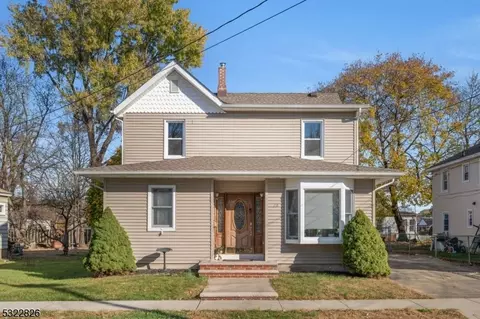 28 Ryerson Ave, Bloomingdale, NJ 07403