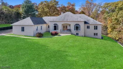 1 High Mountain Trl, Lincoln Park, NJ 07035
