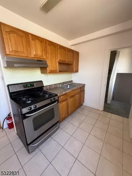441 Grove St, Irvington, NJ 07111