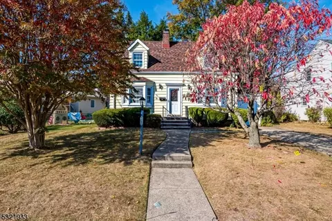 32 Fernwood Ter, Linden, NJ 07036