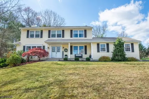 11 Overhill Ter, Jefferson, NJ 07438