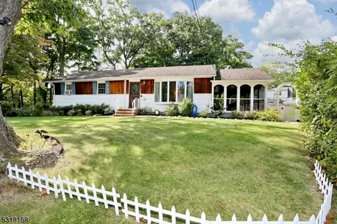 13 Fairview Ave, Hillsdale, NJ 07642