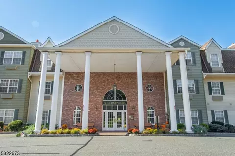 5413 Richmond Rd #413, West Milford, NJ 07480