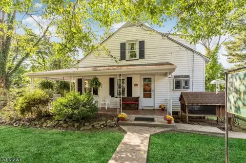 14 Pleasant View Rd, Lebanon, NJ 08833