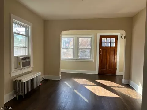413 Harris Ave, Middlesex, NJ 08846