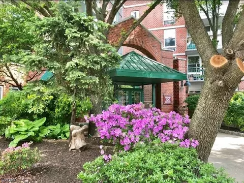 300 Main St #812, Little Falls, NJ 07424