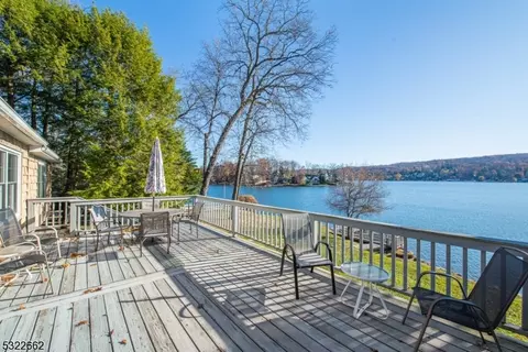 11 Oakwood Trl, Sparta, NJ 07871