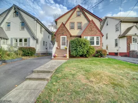 6 Elsman Ter, Maplewood, NJ 07040
