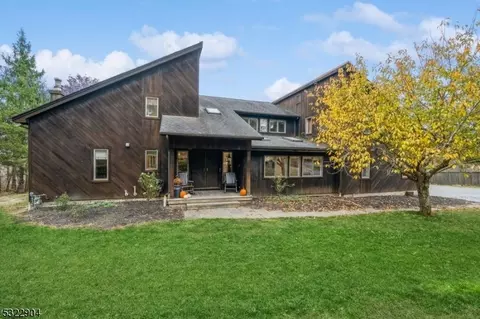 3 Roslyn Rd, Branchville, NJ 07826