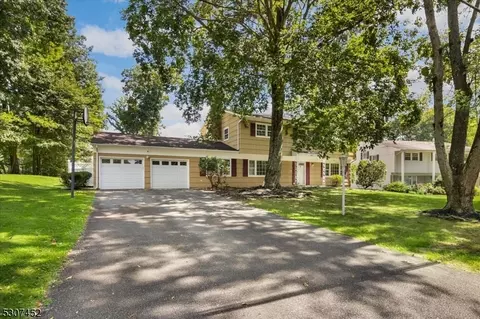 35 Druid Hill Dr, Parsippany-troy Hills Twp, NJ 07054