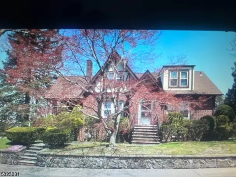 2 Hillcrest Ave, Dover, NJ 07801