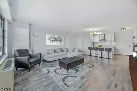 285 Aycrigg Ave #18D, Passaic, NJ 07055